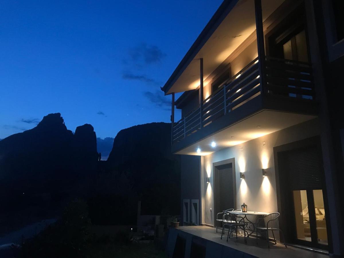 Villa Under Meteora カランバカ エクステリア 写真