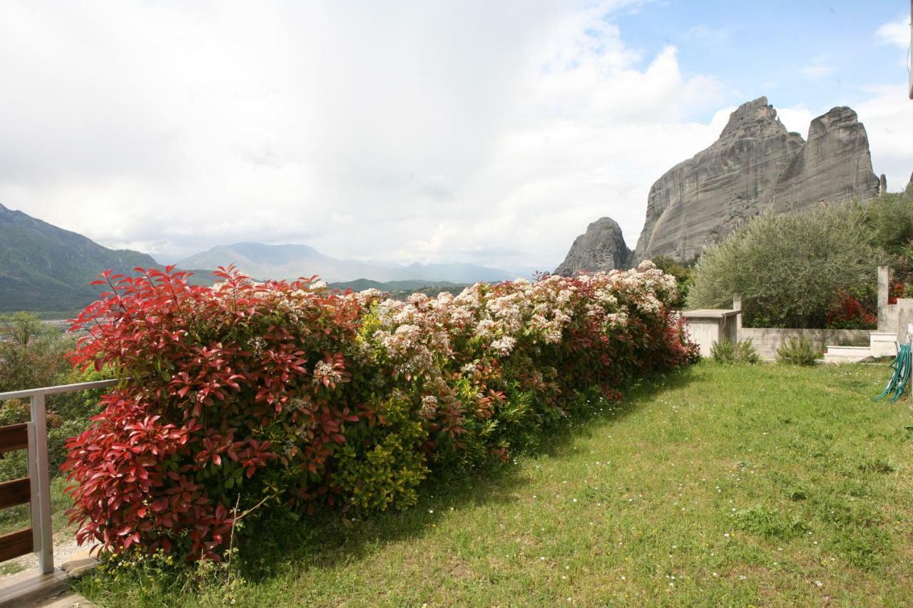 Villa Under Meteora カランバカ エクステリア 写真