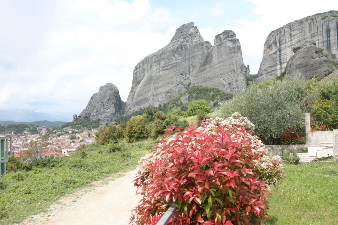 Villa Under Meteora カランバカ エクステリア 写真
